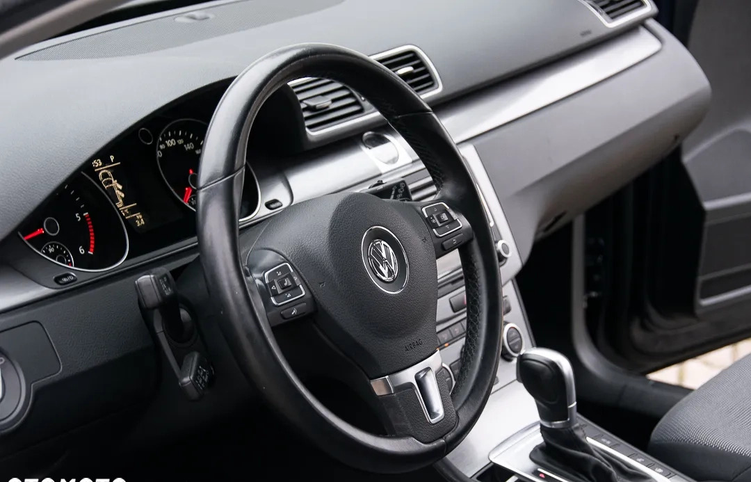Volkswagen Passat cena 37900 przebieg: 249000, rok produkcji 2014 z Legnica małe 781
